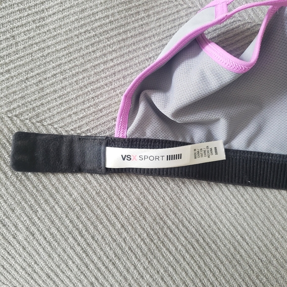 Victoria's Secret Underwire Sports Bra - Picture 4 of 6